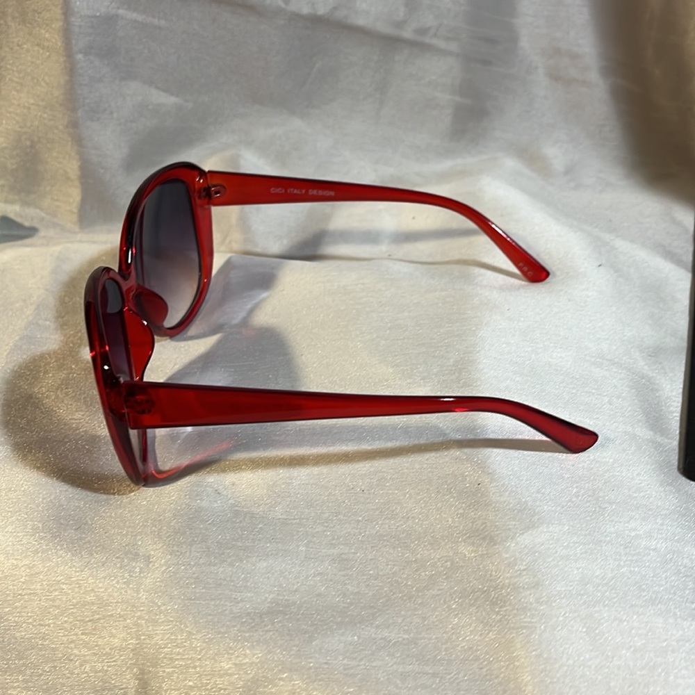NWOT CICI ITALY DESIGN red sunglasses with plum to lavender fade lenses - Picture 3 of 4